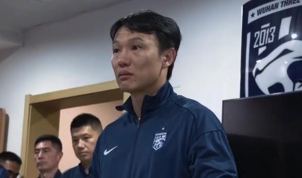 乐竞体育足球报：三镇确定邓卓翔下赛季继续带队，俱乐部不欠薪运营稳定